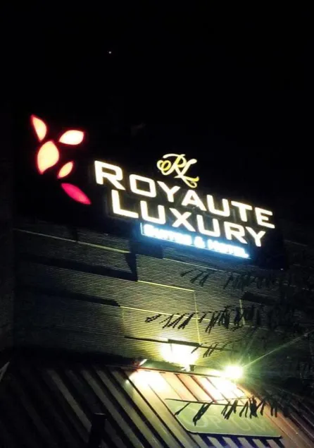 Royaute Luxury Suites and Hotel Gulberg Lahore - Image 1