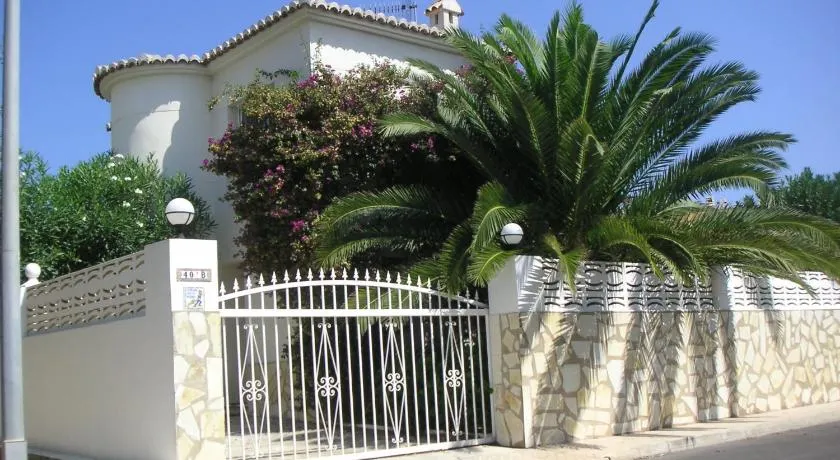 Magnifique Villa, à 30 m de la mer et au sein du Golf Resort, wifi et climatisation - Image 1