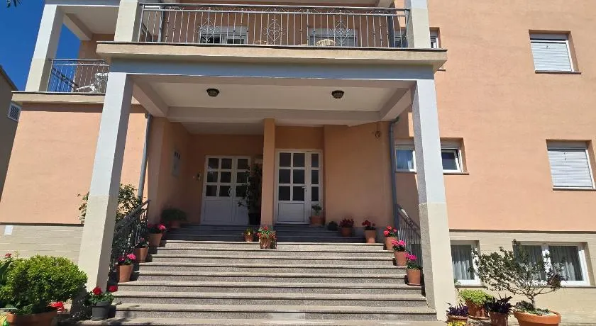 Pansion Bonaca - Image 1