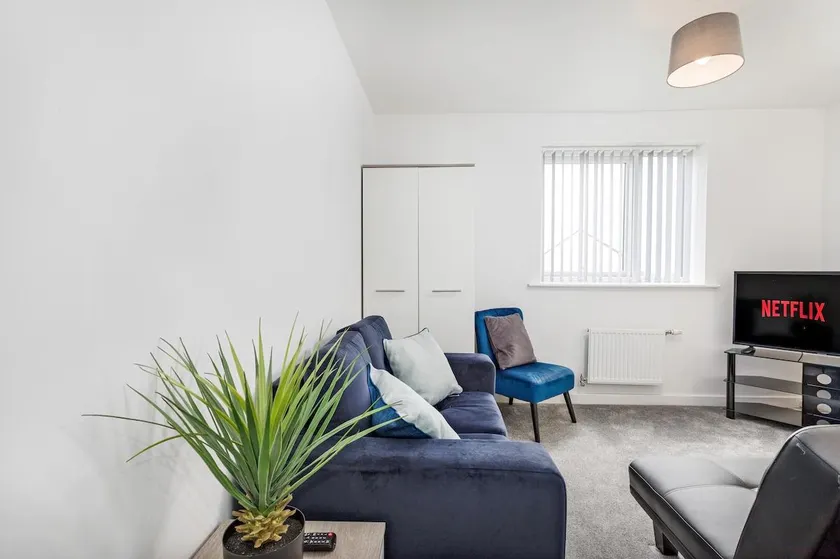 Large House, Great for Families, Free parking - Image 1