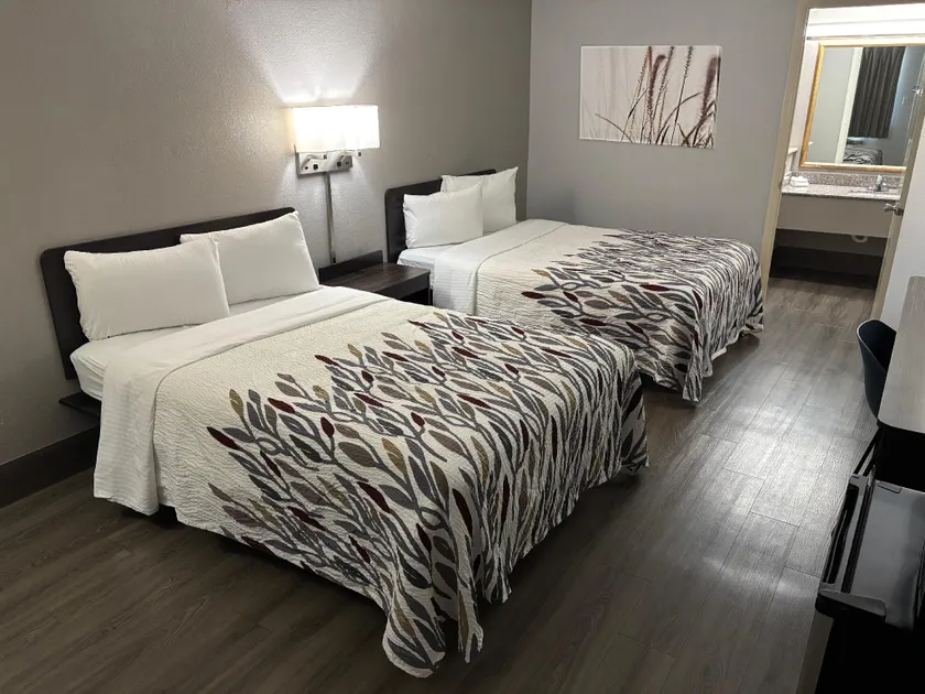 Red Roof Inn Birmingham – Highway 280 - Image 1