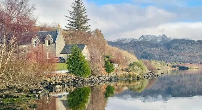 Loch Morar Private Suite - Image 1