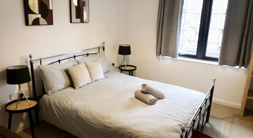 Modern 2 Bedroom Apartment in Homerton - Image 1