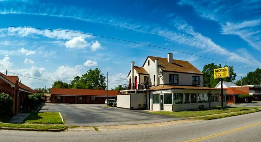 Coach House Inn - Image 1