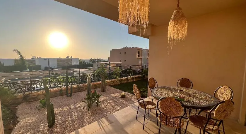 Strandwohnung Taghazout mit Meerblick, Terrasse, Garten & Pool 2 Min zum Surfspot - Image 1