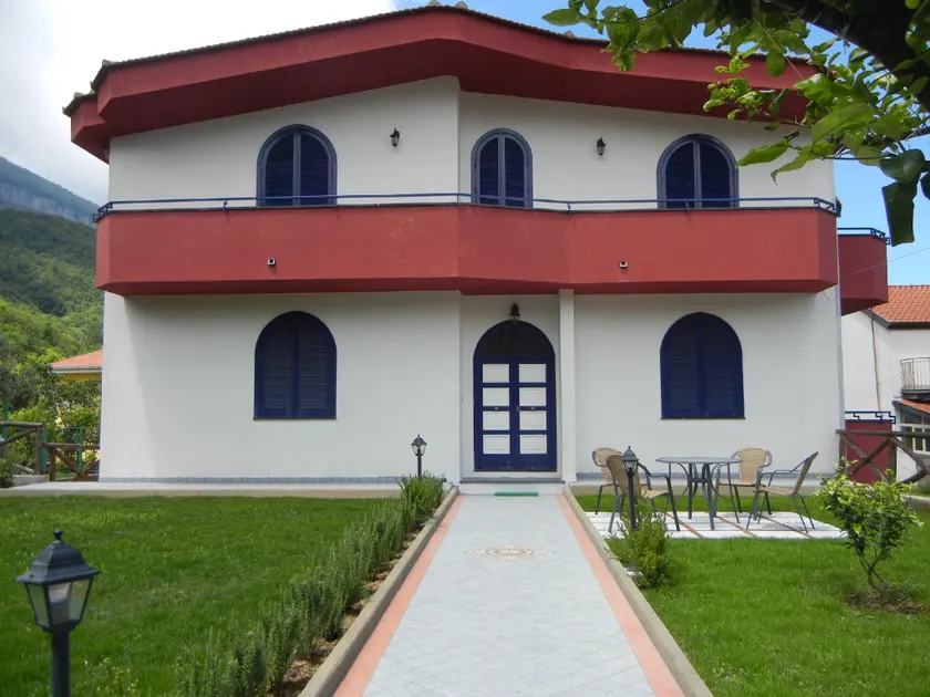 Villa Somma Apartments - Image 1