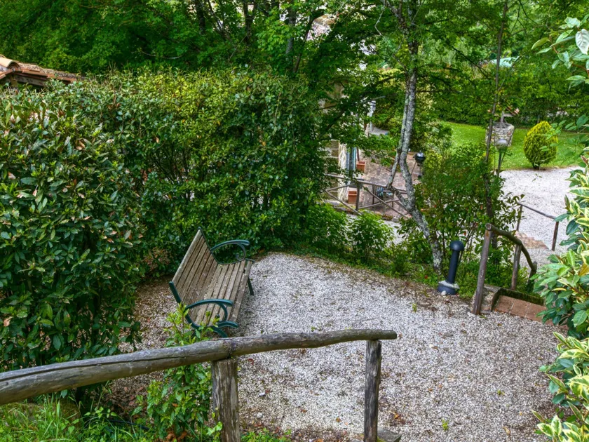Holiday house overlooking lake near Tuscany - Image 1