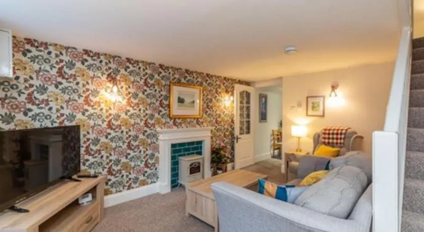 Cosy Cottage - Apple Pie Luxury Escapes - Image 1