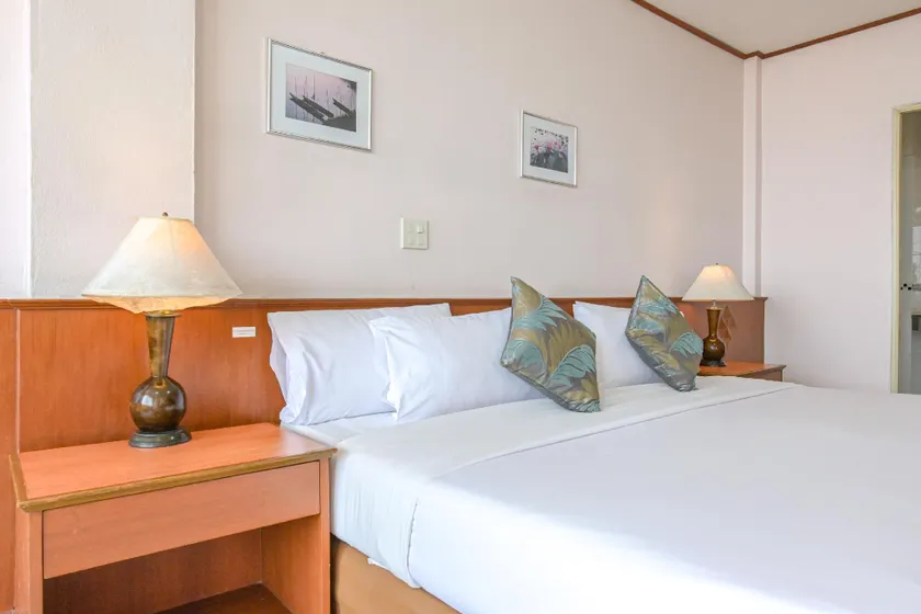 Rattana Park Hotel - Image 1