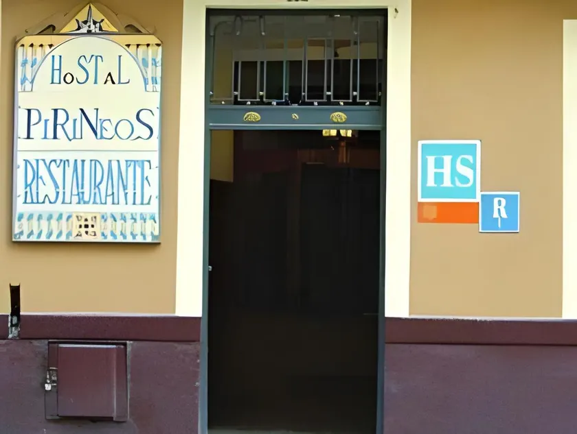 Hostal Pirineos - Image 1