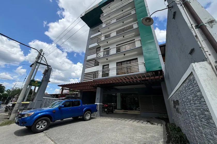 Yellowbell Hotel - Image 1