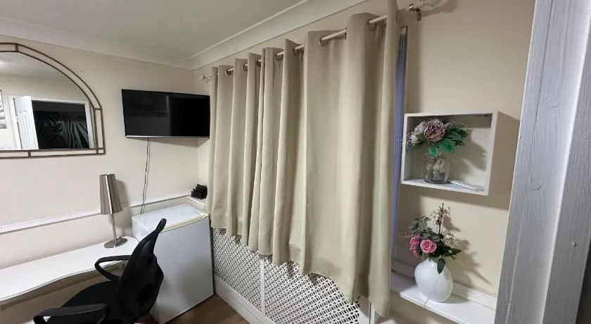 Cosy one bedroom home close to City Centre & Stadium MK - Image 1