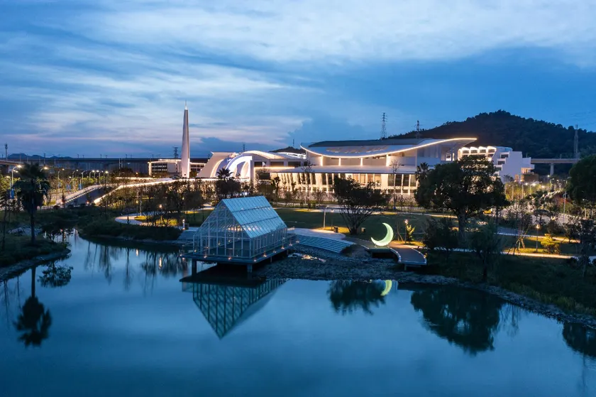White Swan Hotel Taizhou - Image 1