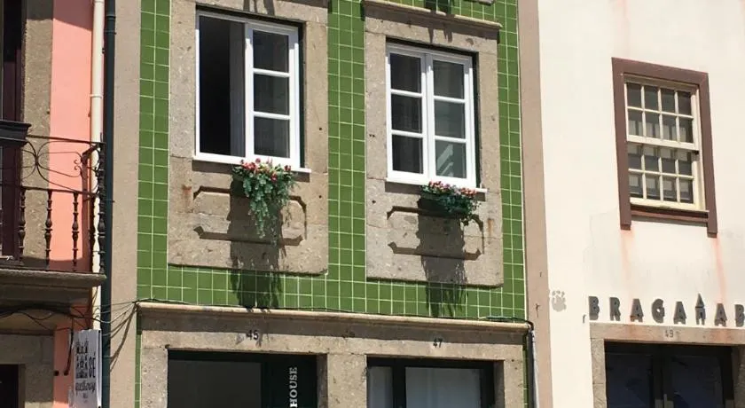 ÍSIS Guest House - Image 1