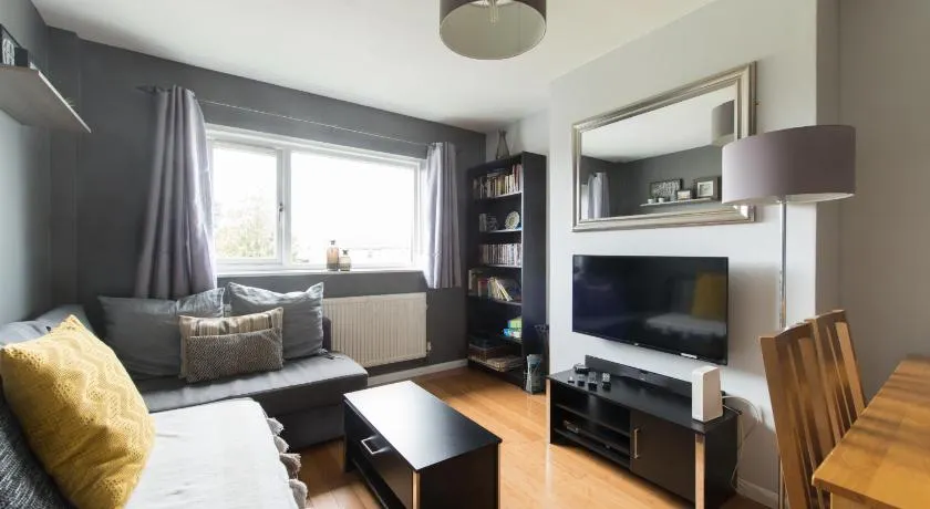 Chesterton Court Apartment - Image 1