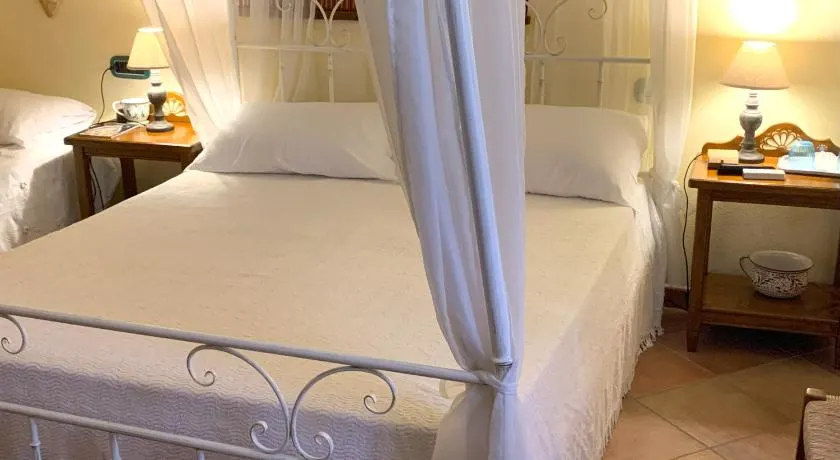 Bnb Inn Cyclists & Bikers Camere Con Bagno Privato Parcheggio Interno Per Moto E Bici Energetic Breakfast Extra - Image 1
