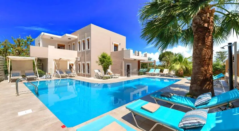 Island Villa Heated Pool - Image 1