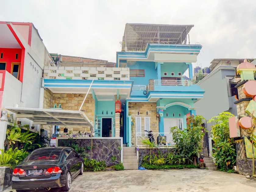 OYO 90284 Villa Biru - Image 1