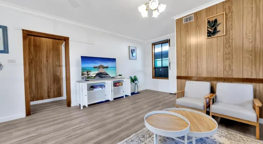 6 Bed-Spirit of Tasmania- 2 Mins -Shore GetAway - Image 1