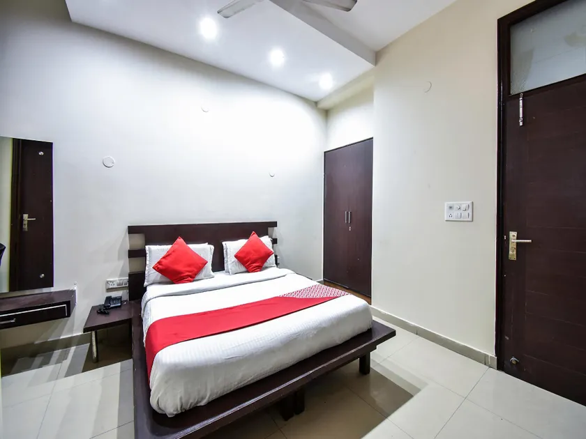 OYO Hotel Lords - Image 1