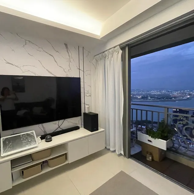 Sea View Apartment Near the Airport and Disneyland - Image 1