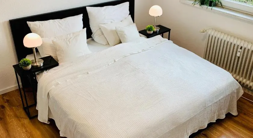 Direkte Uninähe: Ferienwohnung mit großem Doppelbett, Küchenzeile und neu renoviertem Badezimmer - Image 1