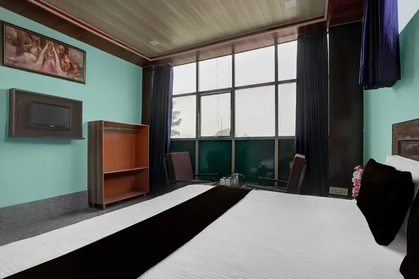 Hotel O by OYO Green Orch - Image 1