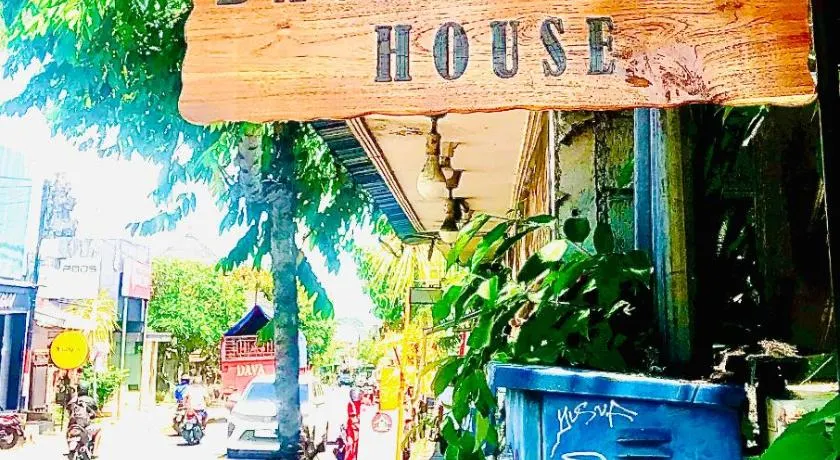 Yasa Backpackers house - Image 1