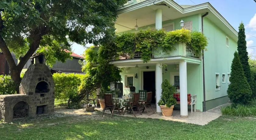 Danube Villa with swimming pool - Image 1