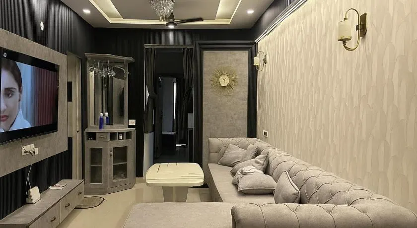 Sams Luxe Homestay - Image 1