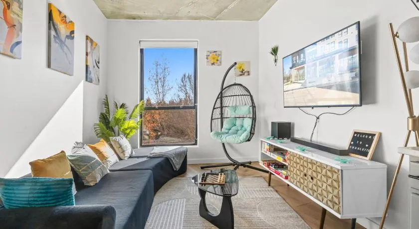 Luxurious King 2BR Suite in South End Charlotte! - Image 1
