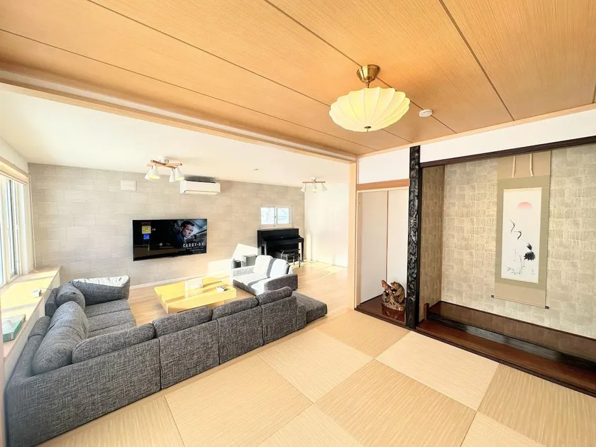 Stunning Resort Villa! Great Access to Niseko and Rusutsu! - Image 1