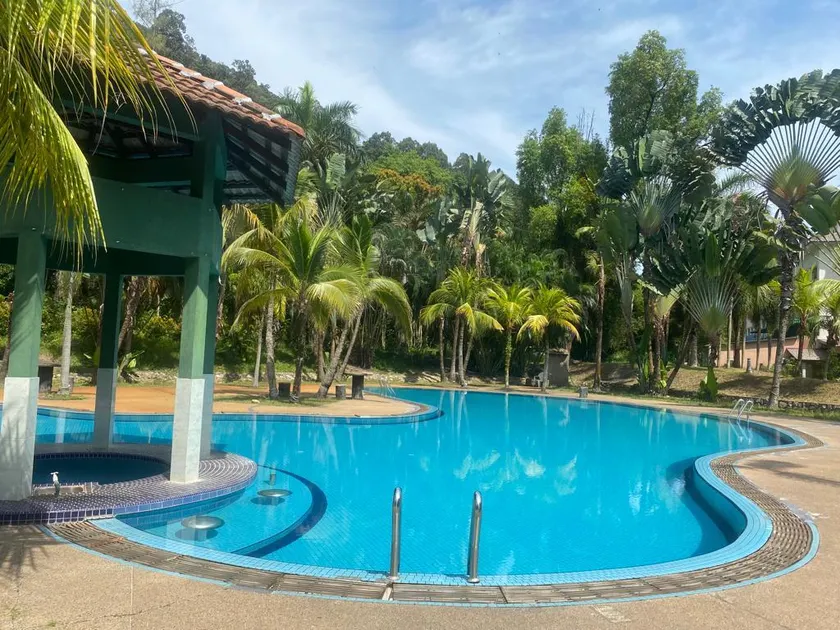 Teluk Batik Holiday Apartment - Image 1