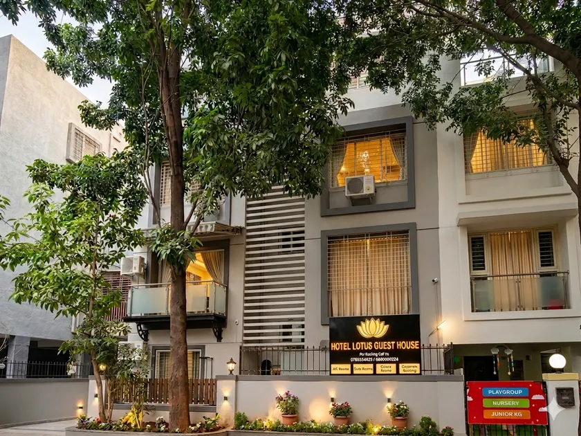 Hotel Lotus - Image 1