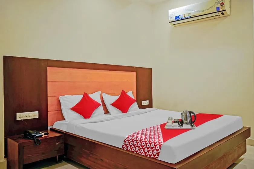 Hotel Swapna - Image 1