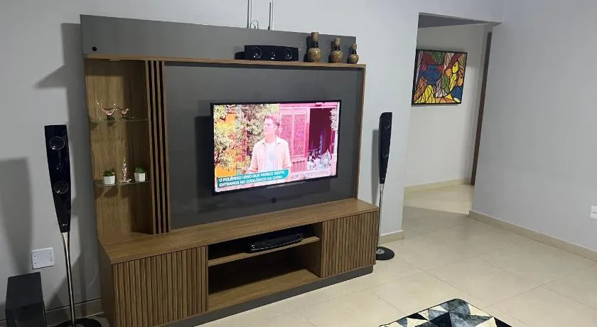 Linda casa em condomínio fechado - Image 1