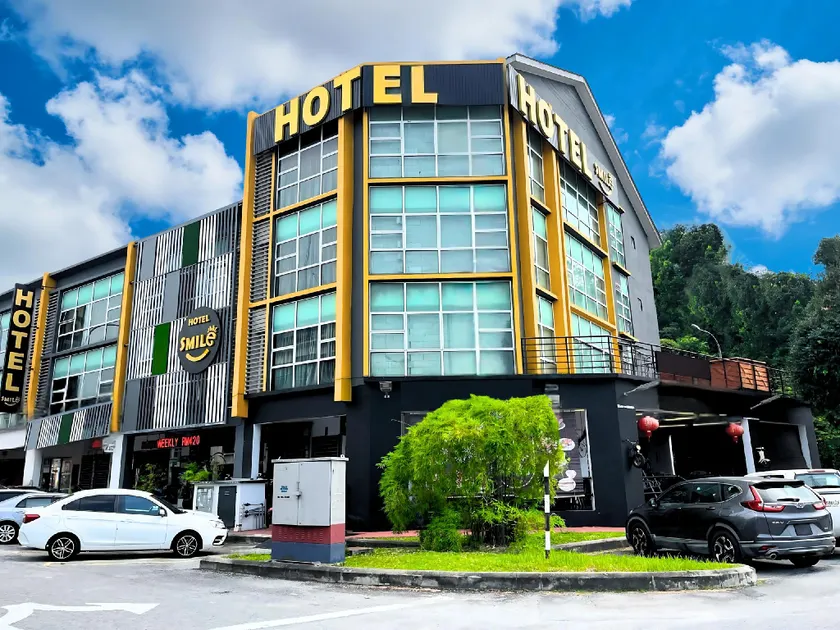 Smile Hotel Seri Kembangan - Image 1