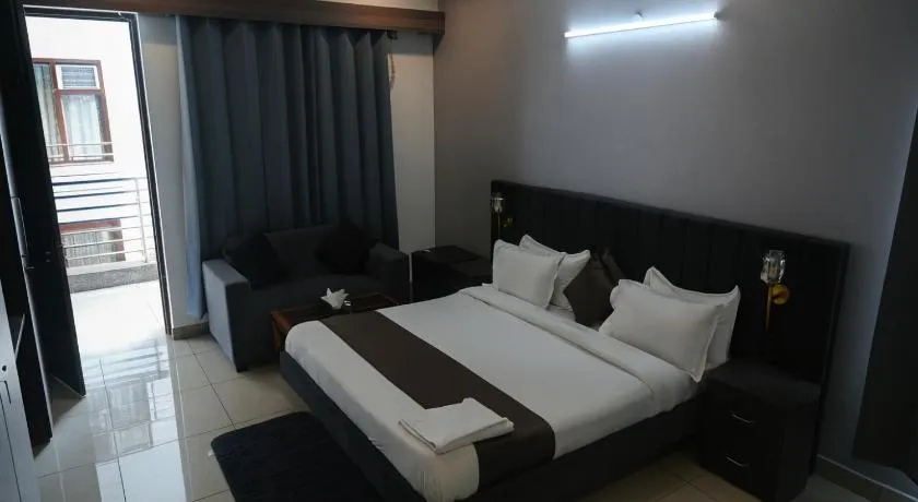 Raj Residency Gurgaon - Image 1