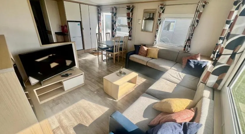 Reeva's Retreat at Littlesea Holiday Park, Weymouth - Image 1