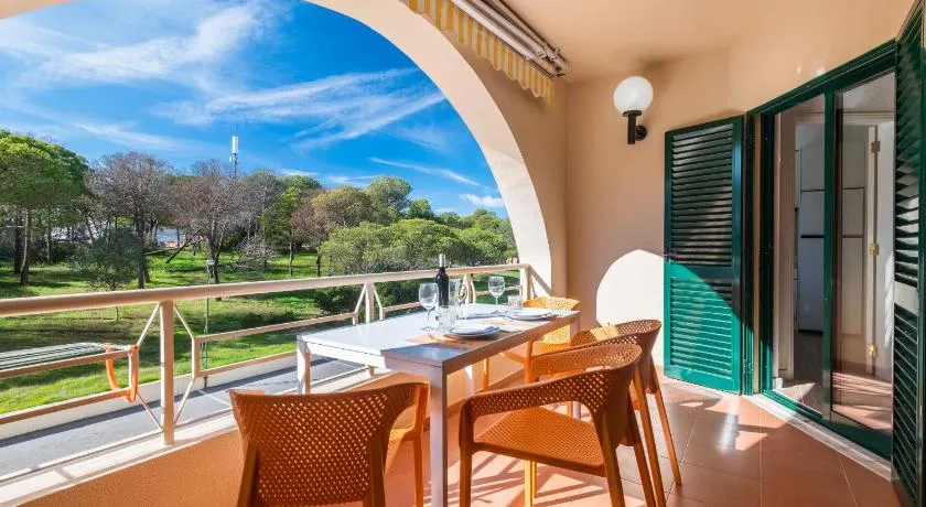 Salgados 1 Bedroom Apartment - 500m from the Beach - Image 1