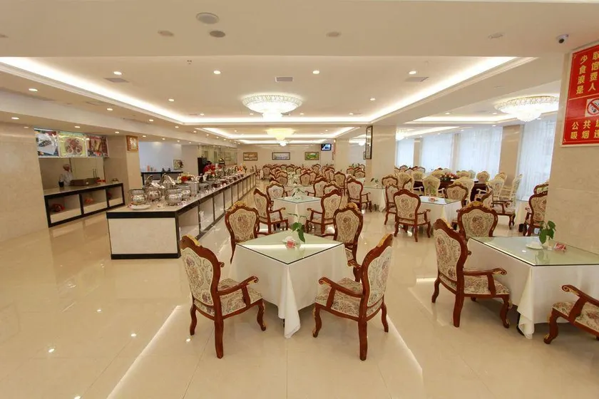 Huang Longshun Hotel - Image 1