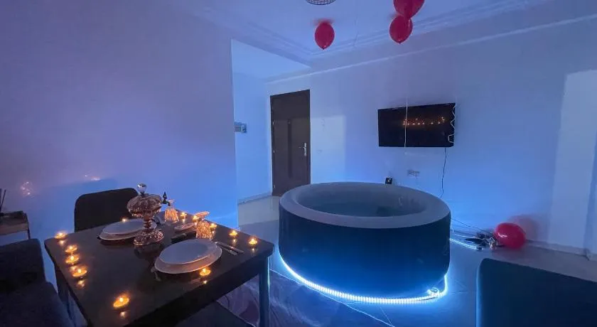 Jacuzzi Apartment with Romantic Decoration - Image 1