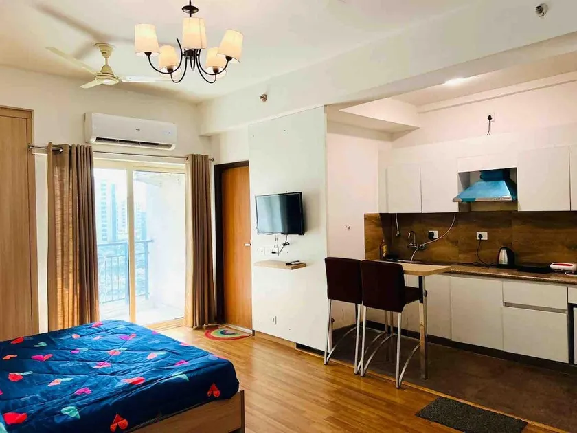 Lovely and Beautiful Noida studio - Image 1
