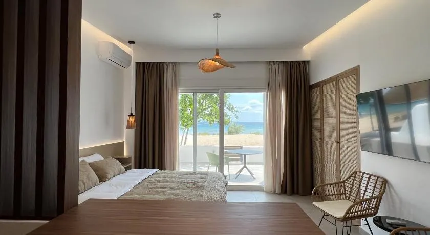Penthouse & apartments by the Sea airport Airstay - Image 1