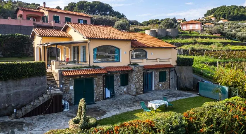 Perla sul mare con piscina - Image 1