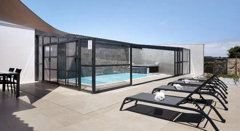 Villa 'Rosa Com Piscina E Jacuzzi' con vista sulle montagne, Wi-Fi e aria condizionata - Image 1