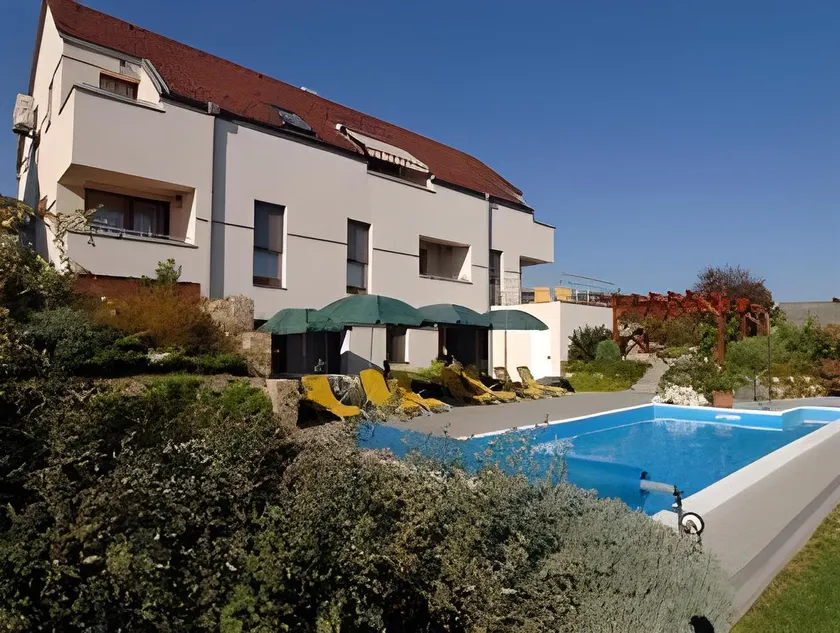Panoráma Apartmanház - Image 1