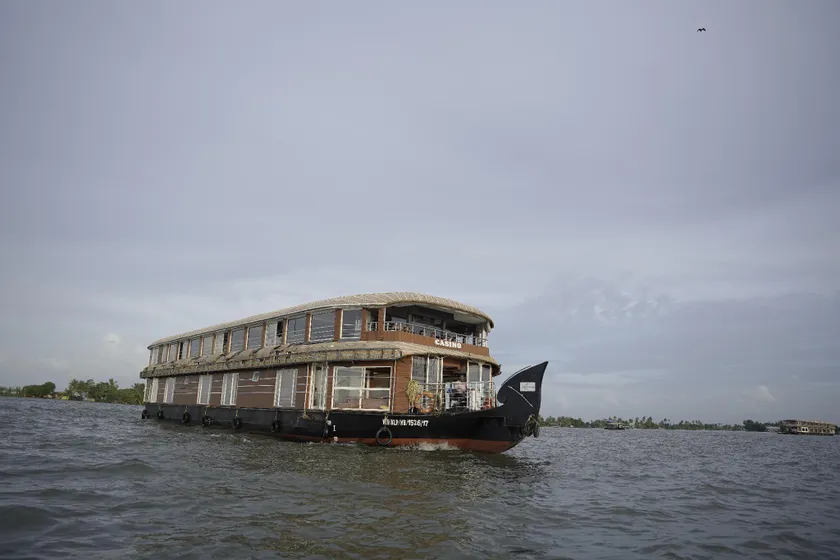 Casino Luxury Houseboats - Image 1