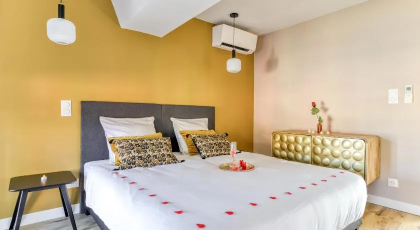 Le 11 JACUZZI avec Terrasses Clim Netflix Parking - Image 1