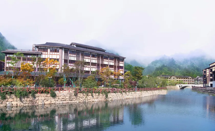 Dabie Mountain Doushahe Hot Spring Town - Image 1